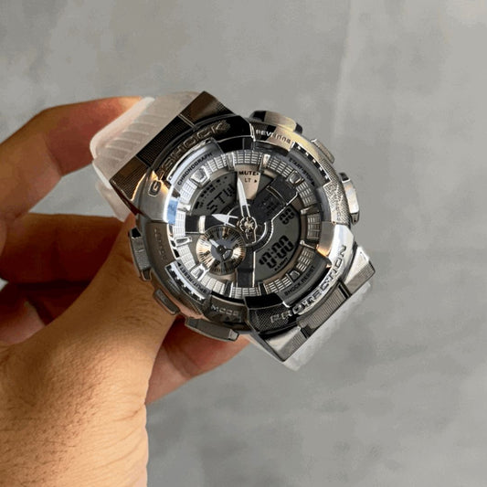 G-Shck GA-110 Metal Blanco Tablero Plateado